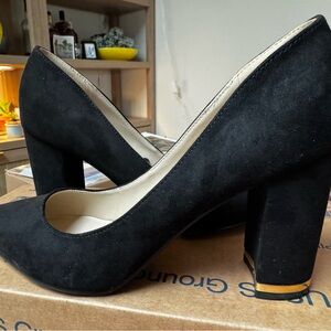 New Marc Fisher Black Suede Pointed Toe Pumps